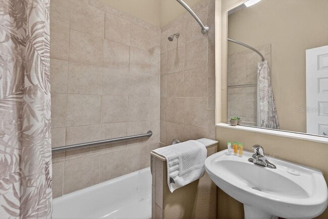 Building Photo - 14525 Damai Ln