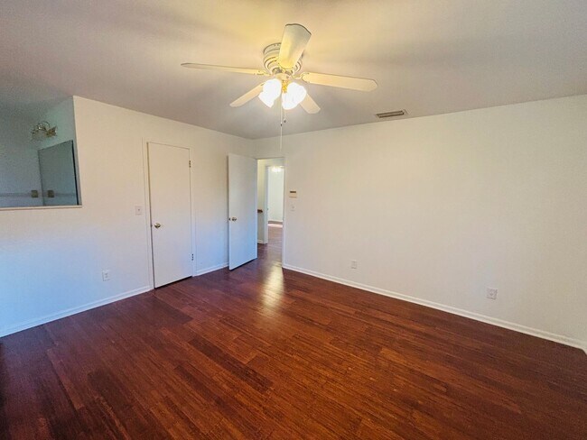 Building Photo - Forest of Golden Hills 3/2/2 ***Hidden Gem***