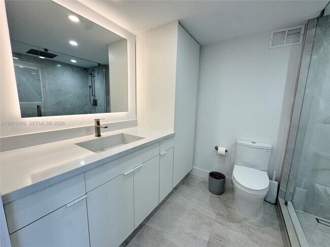 Building Photo - 2899 Collins Ave