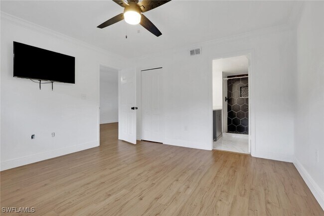 Building Photo - 146 Cypress Way E