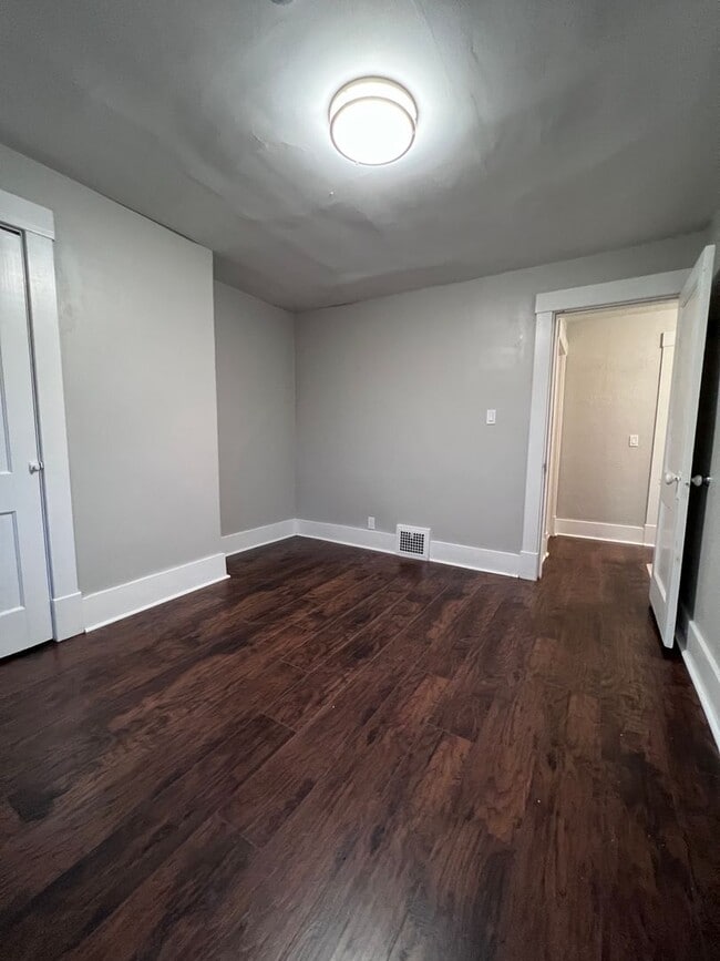Building Photo - Updated 2BR Townhouse now showing!