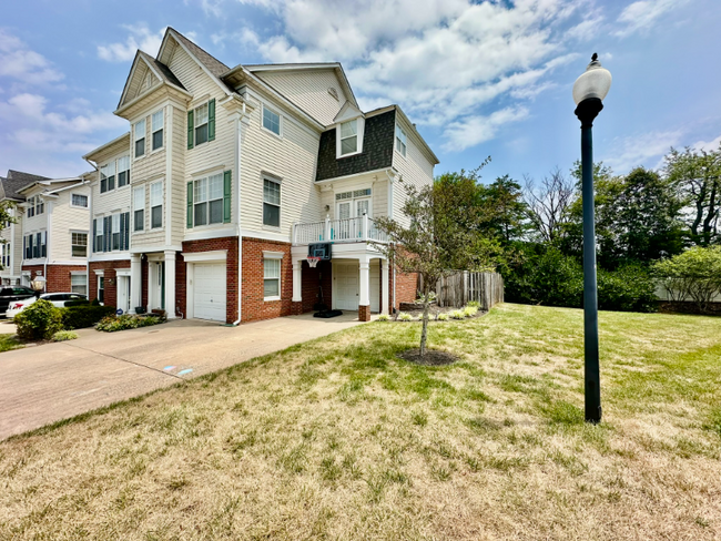 Building Photo - 8273 Glade Bank Dr