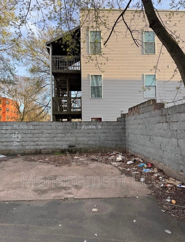 Building Photo - 34 Wolcott St