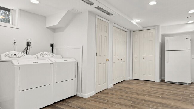 Building Photo - 14 Glendale Rd