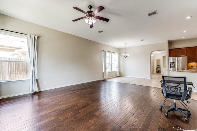 Building Photo - 14625 Riverside Dr