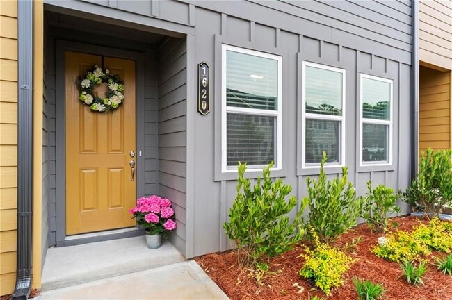 Building Photo - 1620 Aeslin Dr NW