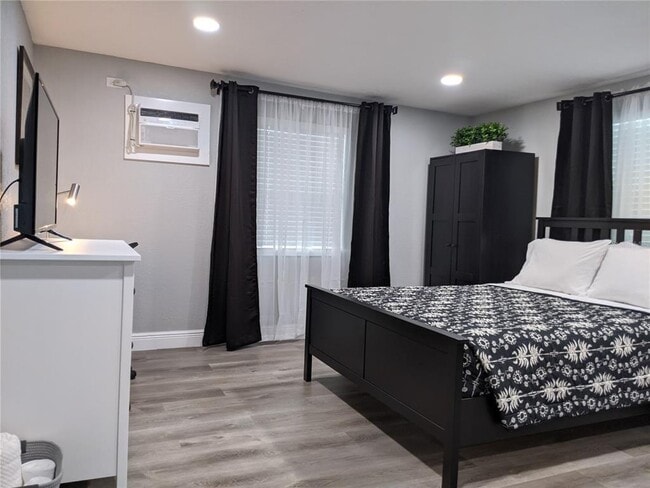 Building Photo - 4538 W Minnehaha St