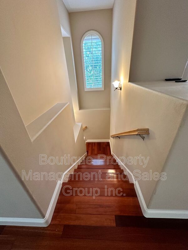 Building Photo - 722 Timberwood
