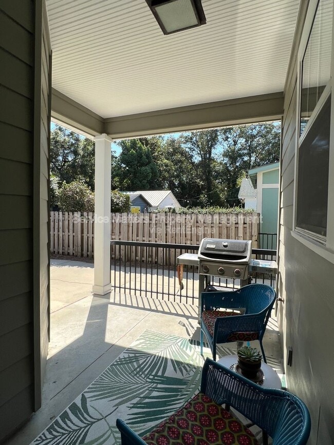 Building Photo - 1417 E Maxwell St