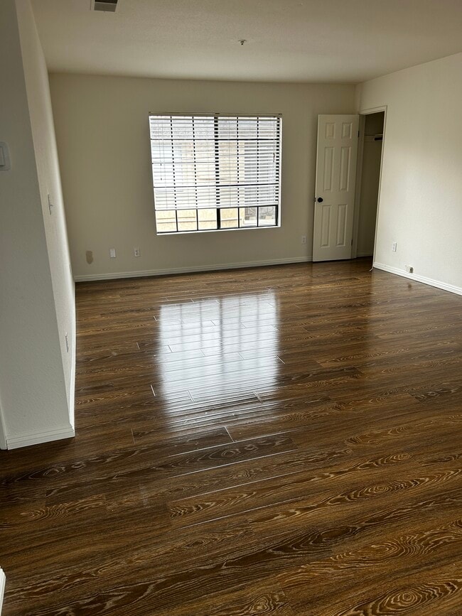 Building Photo - 220 Marguerita Ave