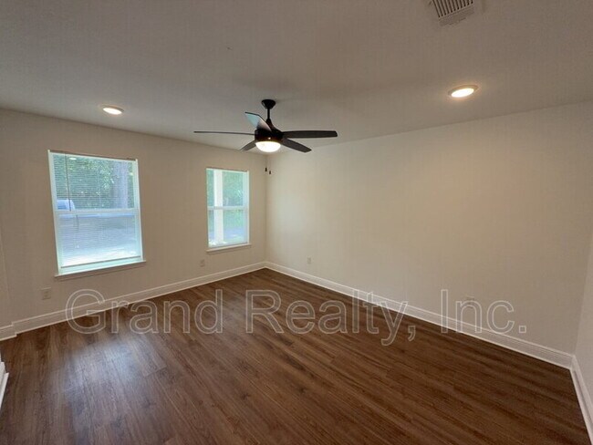 Building Photo - 5098 Bruner St