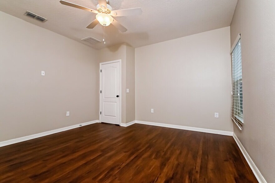 Building Photo - 10641 Laguna Plains Dr