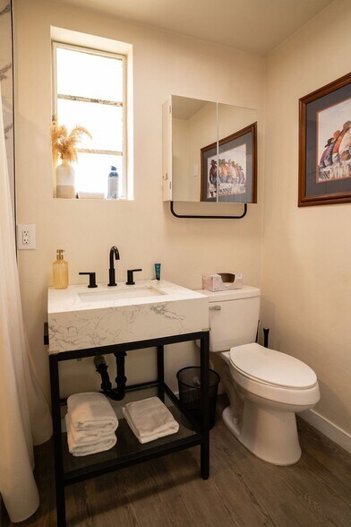 Building Photo - 112 E 16th St