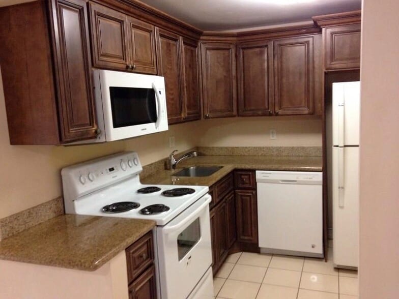 new kitchen - 450 NW 20th St