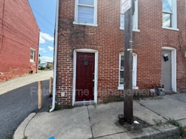 Primary Photo - 230 W Mifflin St