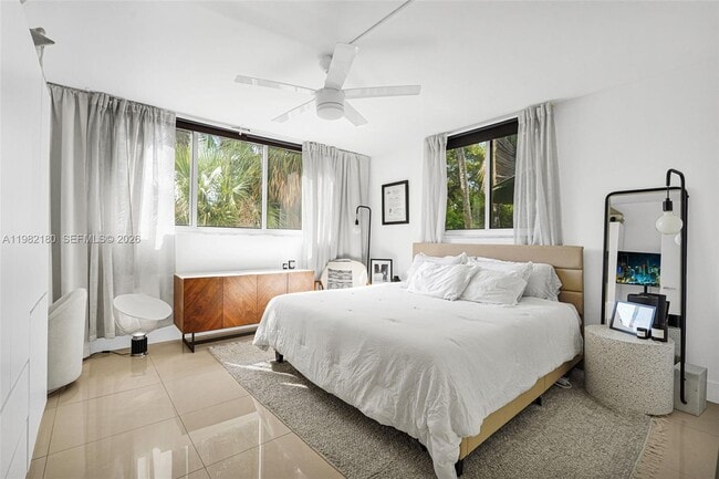 Building Photo - 1605 Bay Rd