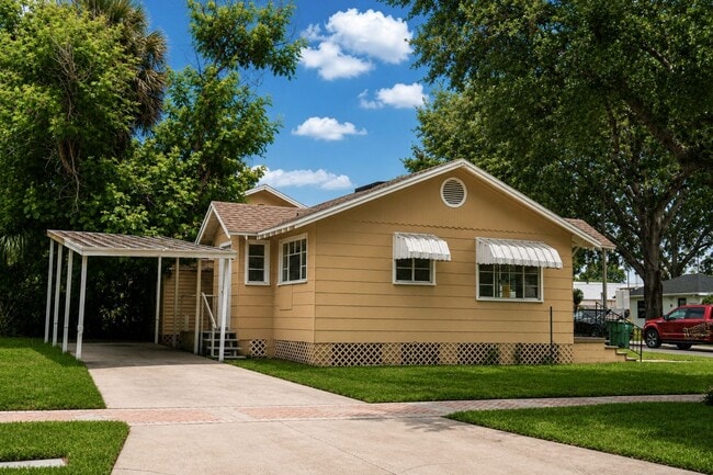 Building Photo - 1 Bedroom, 1 Bathroom Home for Rent in Zephyrhills!