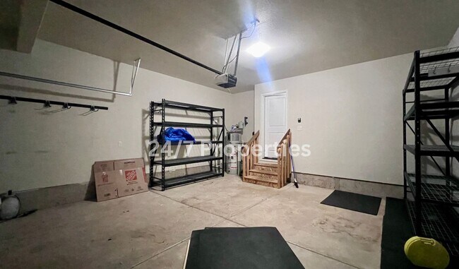 Building Photo - *1/2 OFF FIRST MONTH'S RENT* Magnificent 4BD I 2.5BA Molalla Home