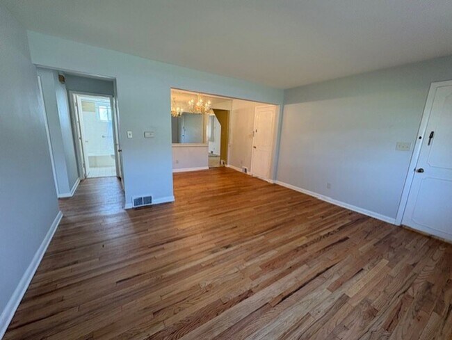 Building Photo - 1724-1726 Tanglewood Dr Akron OH 44313 MFH2 .PW .T1