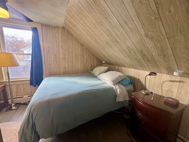 Building Photo - 10 Meadow St