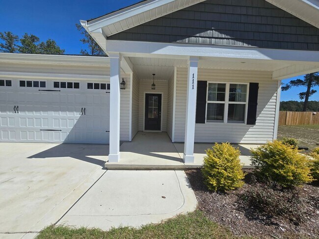 Building Photo - 4 Bedroom, 2 Bath Ranch Available for Rent Now!