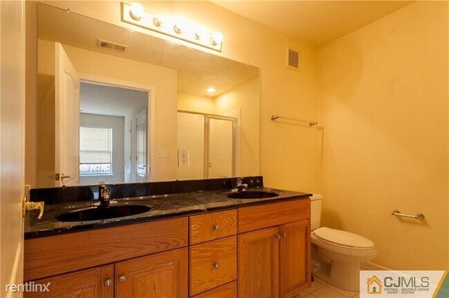 Building Photo - 3 br, 2 bath Condo - 1317 Fernwood Court