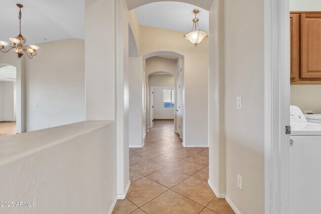 Building Photo - 3233 E Blue Ridge Way
