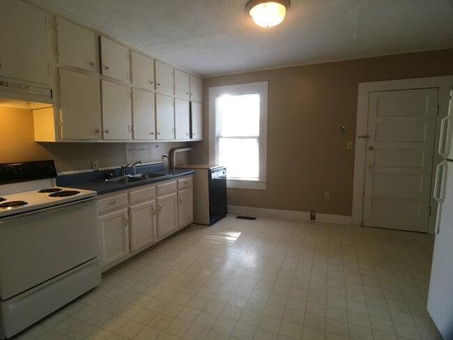 Building Photo - 1705 23rd Ave E