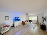 Building Photo - Beautiful, Renovated 4 Bedroom, 2 Bathroom House in the Fifth Avenue Neighborhood