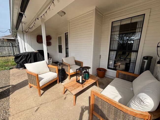 Building Photo - STUNNING AND IMMACULATE HOME NEAR BARKSDALE AIR FORCE BASE