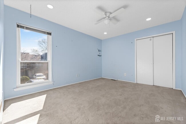 Building Photo - 496 Westgate Dr