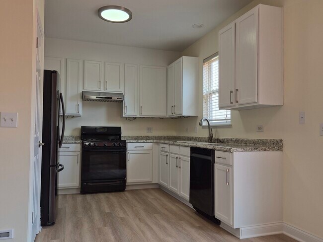 Building Photo - 2355 Shiloh Dr