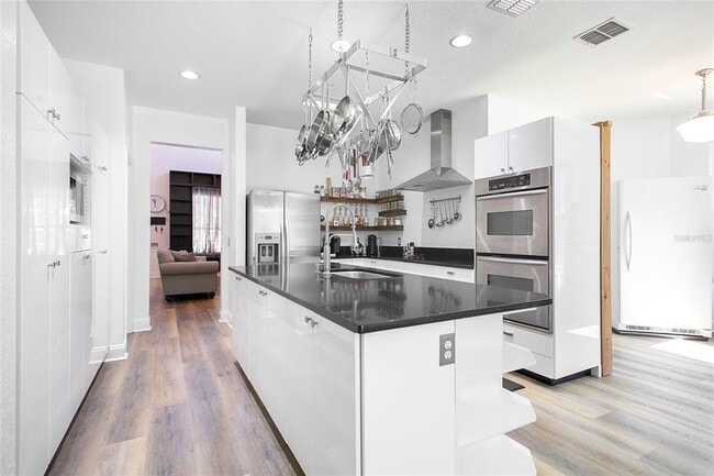 Building Photo - 8555 Abbotsbury Dr