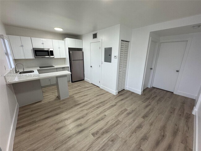 Building Photo - 1969 NW 2nd Ct