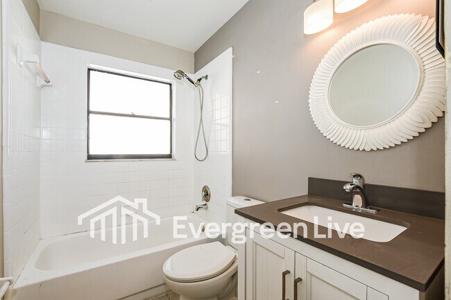 Building Photo - 1946 Larkwood Dr