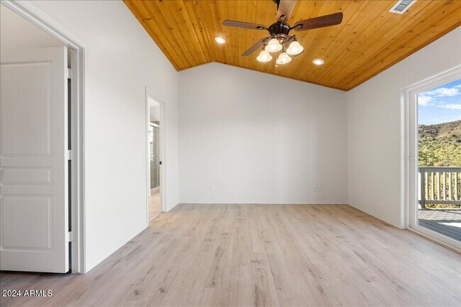 Building Photo - 1280 Majestic Vw Dr