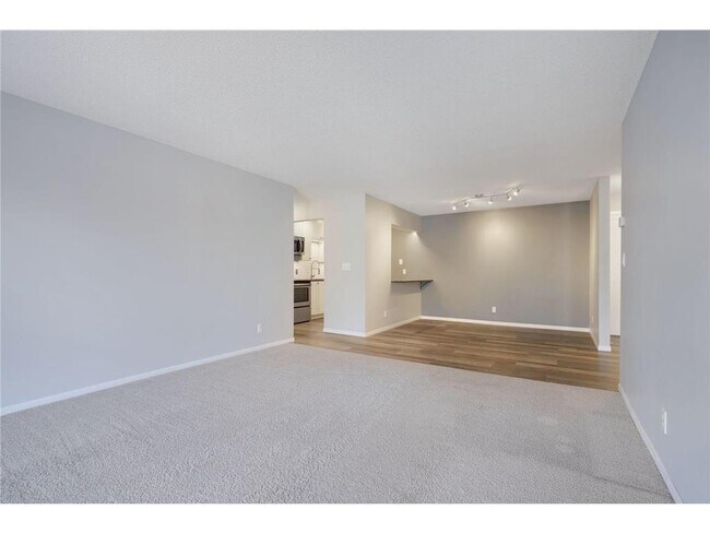 Building Photo - 35 Nathan Ln N