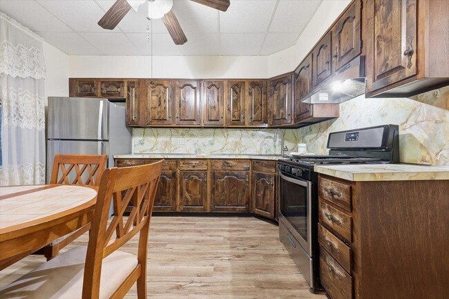 Building Photo - 98 W 47th St