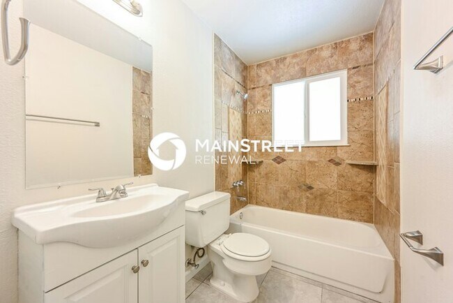Building Photo - 4 Bedroom Pet-Friendly Home in DENVER, CO with Main Street Renewal