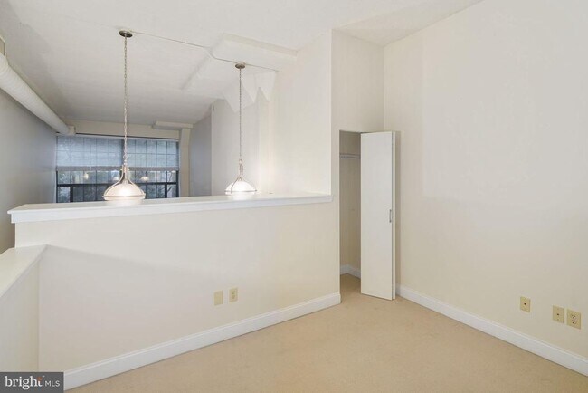 Building Photo - 2429 Locust St