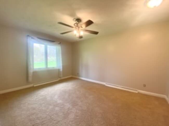Building Photo - 5 bed / 3.5 bath Ranch House