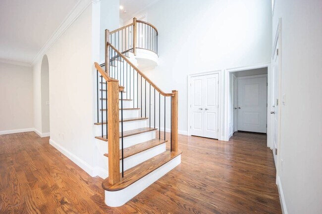 Building Photo - 1 Kewanee Rd