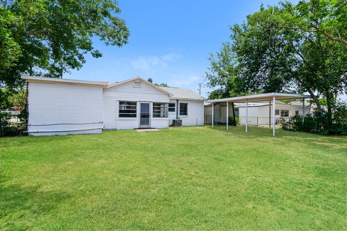 Building Photo - 402 Ariana Ave