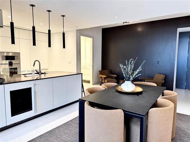 Building Photo - 300 Biscayne Boulevard Way