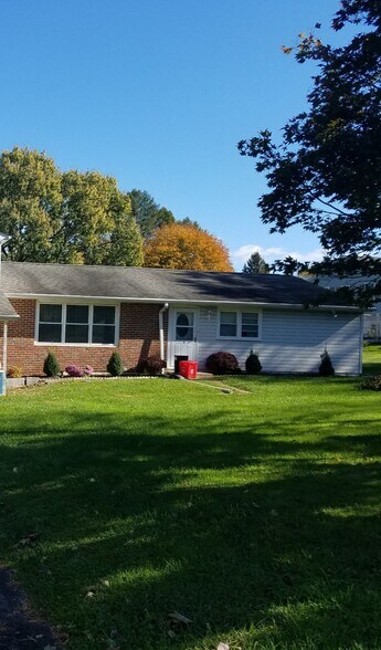 Building Photo - 917 S Chester Rd