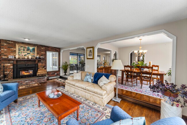 Building Photo - 8 Glenview Dr