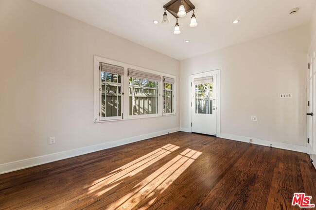 Building Photo - 602 11th St