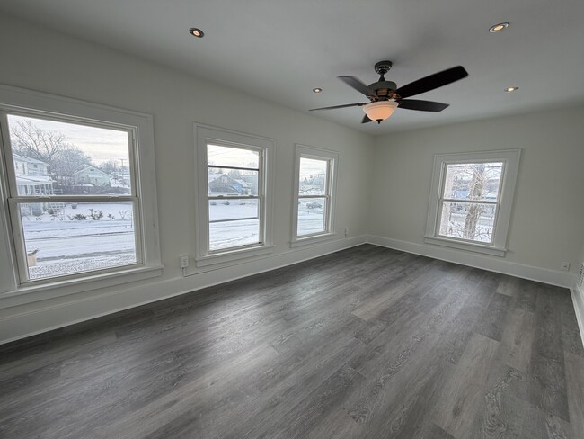 Building Photo - 111 E Eckman St