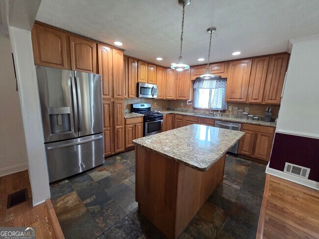 Building Photo - 160 Fox Meadow Dr