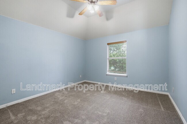 Building Photo - 2115 Lexington Dr